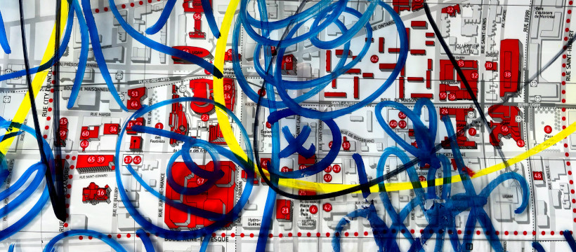 Graffiti bleu par-dessus carte de Montréal.