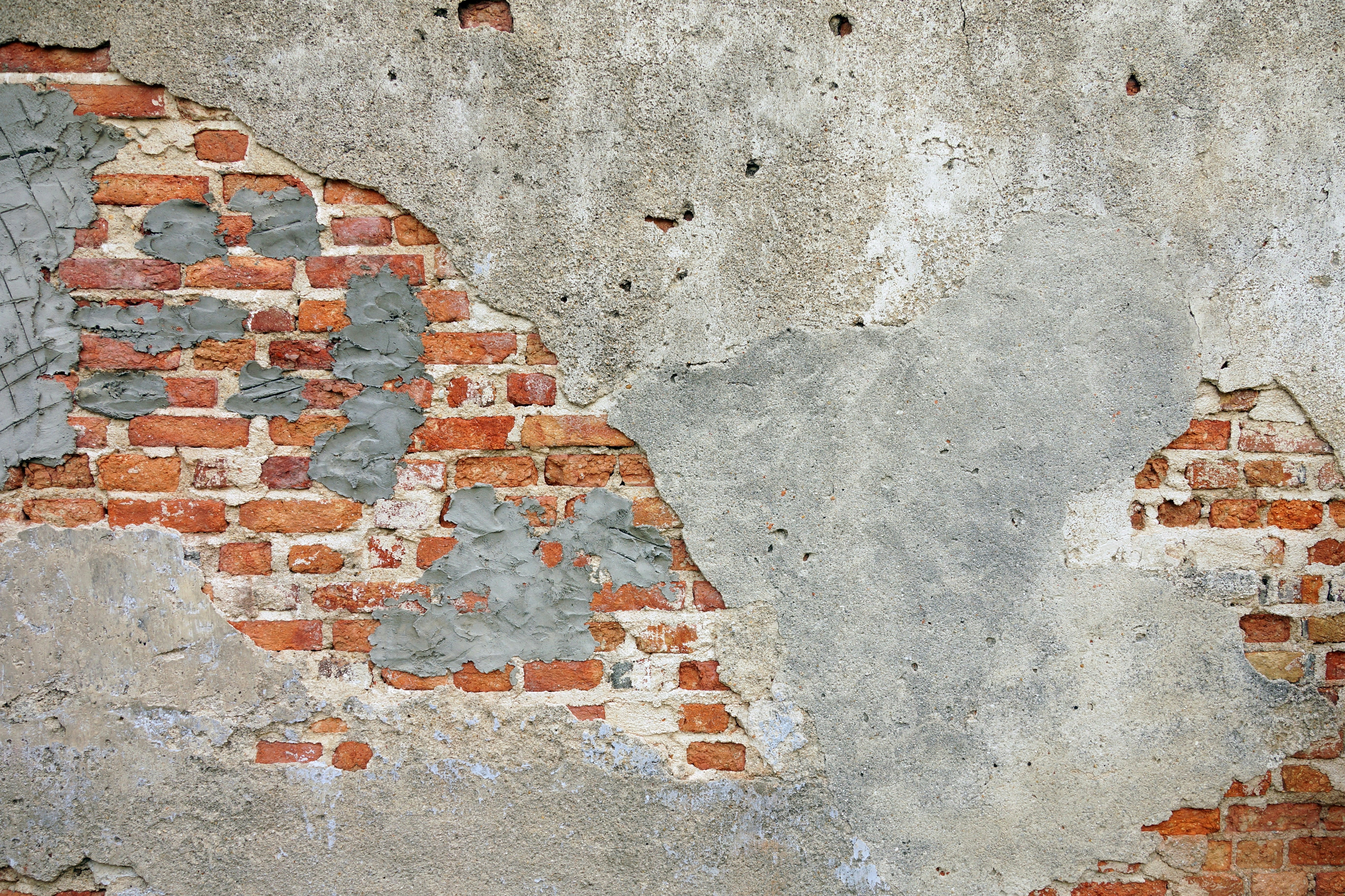 Mur de briques et plâtre